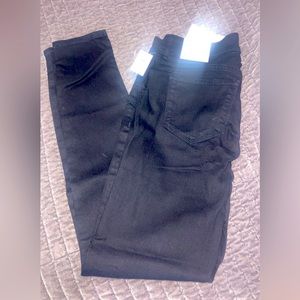 **NWT** Old Navy skinny jeans size 4